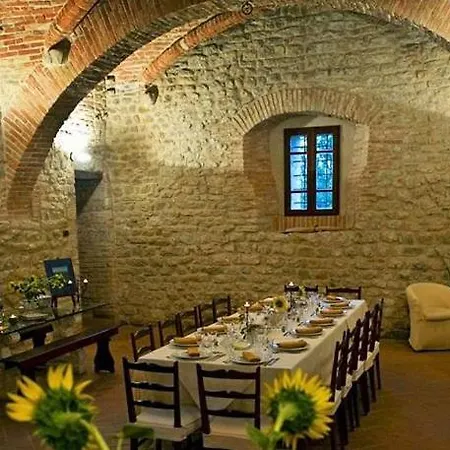 Sleeps 4 With Pool شقة