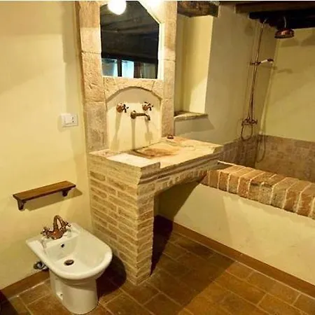 Sleeps 4 With Pool شقة