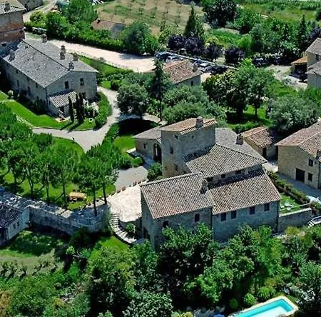 Sleeps 4 With Pool شقة